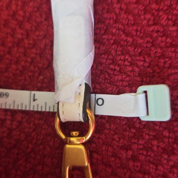 White and Gold Keychain - Picture 8 of 8